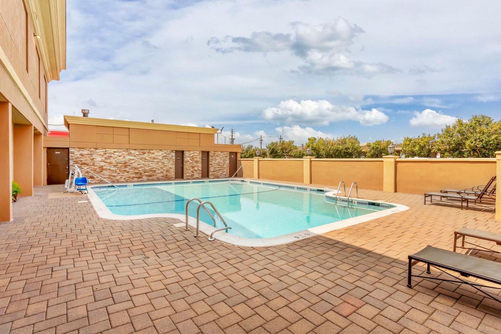 Best Western Mill River Manor Rockville Centre Bagian luar foto